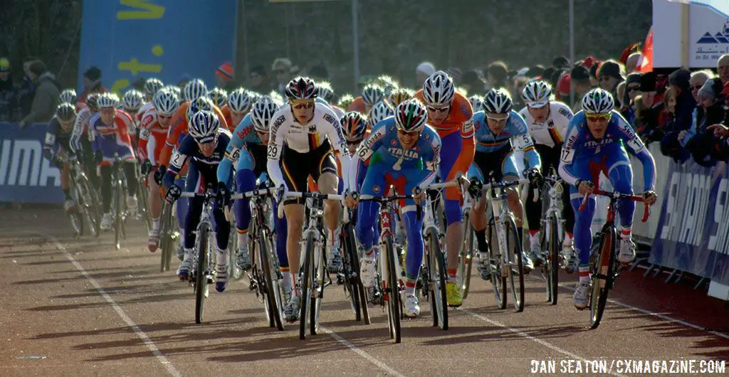 Italian Ella Silvestri leads at the start of the race ©Dan Seaton