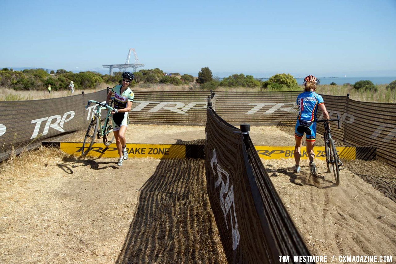 Sherrill chased by Brems for the Elite women\'s lead. ©Tim Westmore