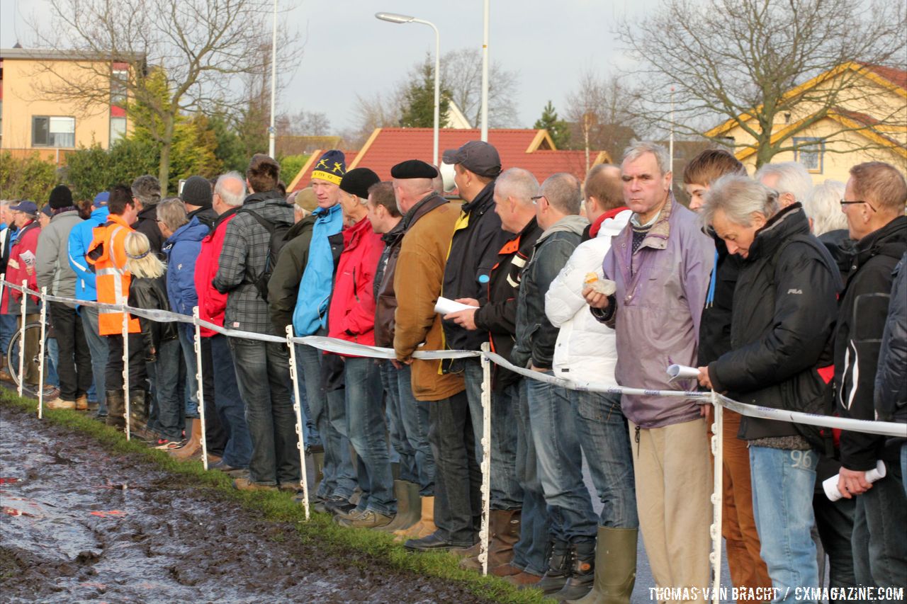Large crowds lined the muddy part of the course at Centrumcross © Thomas van Bracht