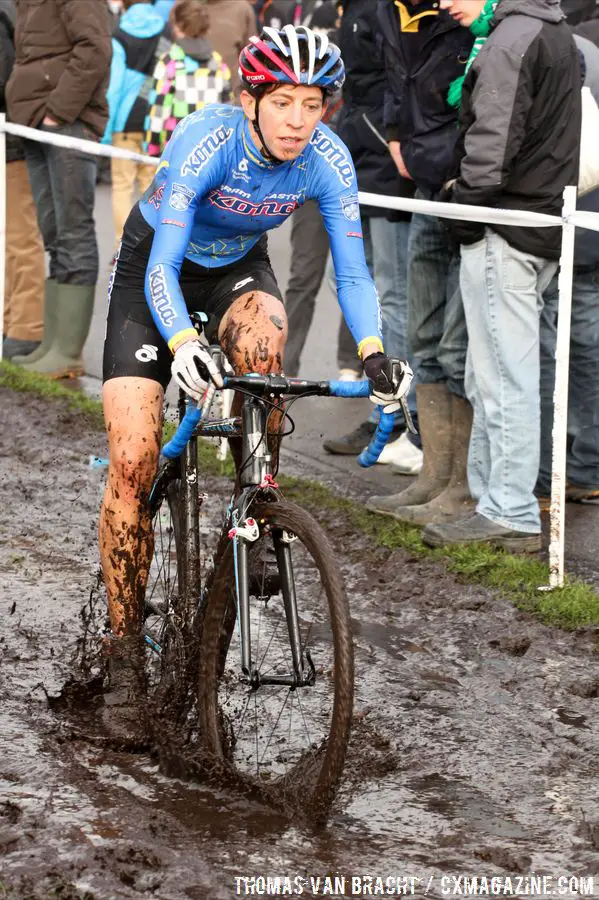 Helen Wyman liked playing in the mud! © Thomas van Bracht