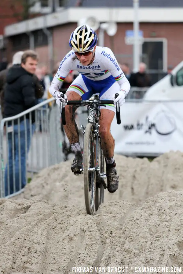 Marianne Vos on the Sand © Thomas van Bracht