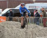 Wyman plowing through the fake sand "dunes" © Thomas van Bracht