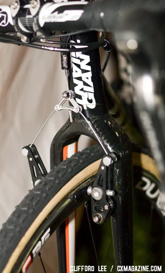 The long-arm Giant low-profile cantilever brake stops the entire team. © Cyclocross Magazine