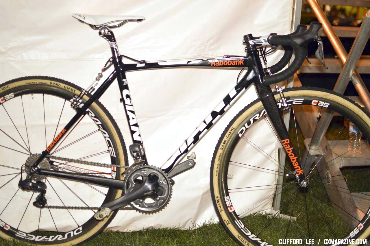 The Giant TCX Advanced. A larger size was reviewed in Issue 17. © Cyclocross Magazine