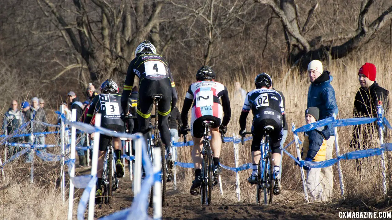 Pack racing, a rare sight this week. ©Cyclocross Magazine