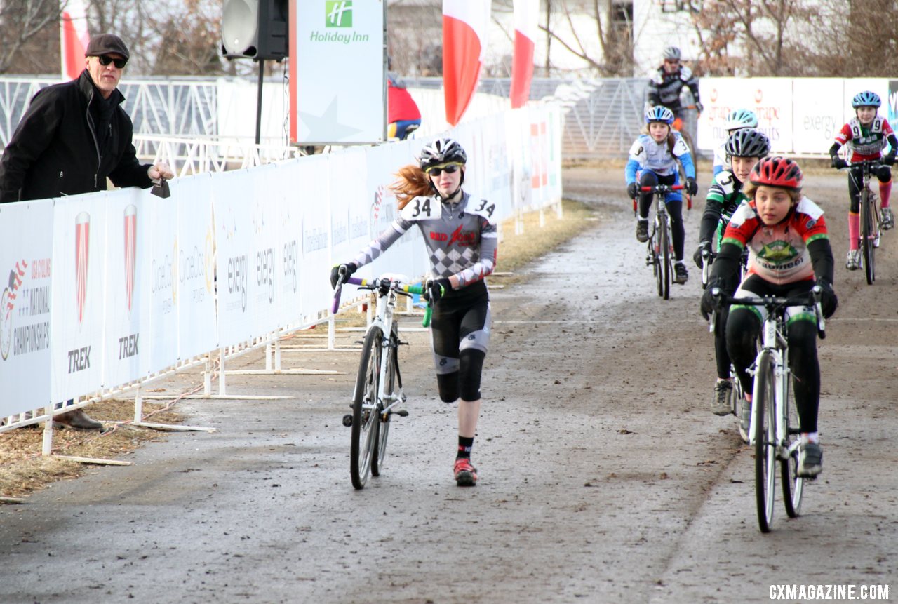 Eden Webb\'s mechanical difficulties led to a long run to the pit. © Cyclocross Magazine