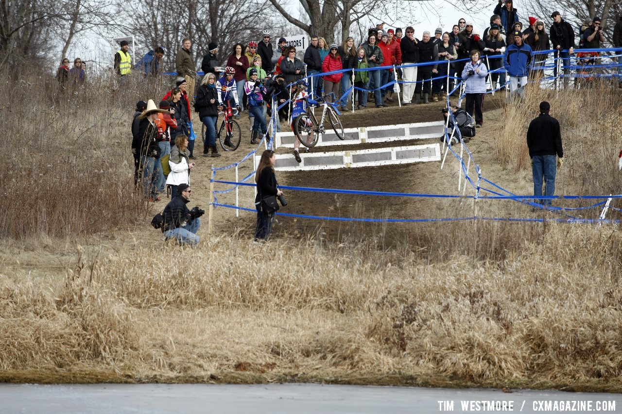 The barriers were a popular spectator vantage point © Cyclocross Magazine