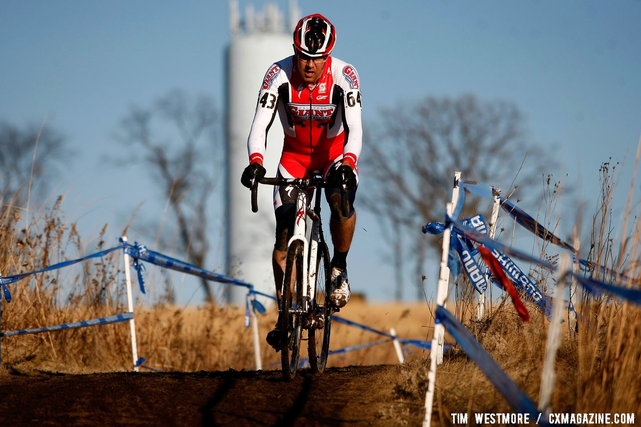 Justin Robinson (California Giant Cycling) chases the leaders, Master Men 35-39 ©Tim Westmore