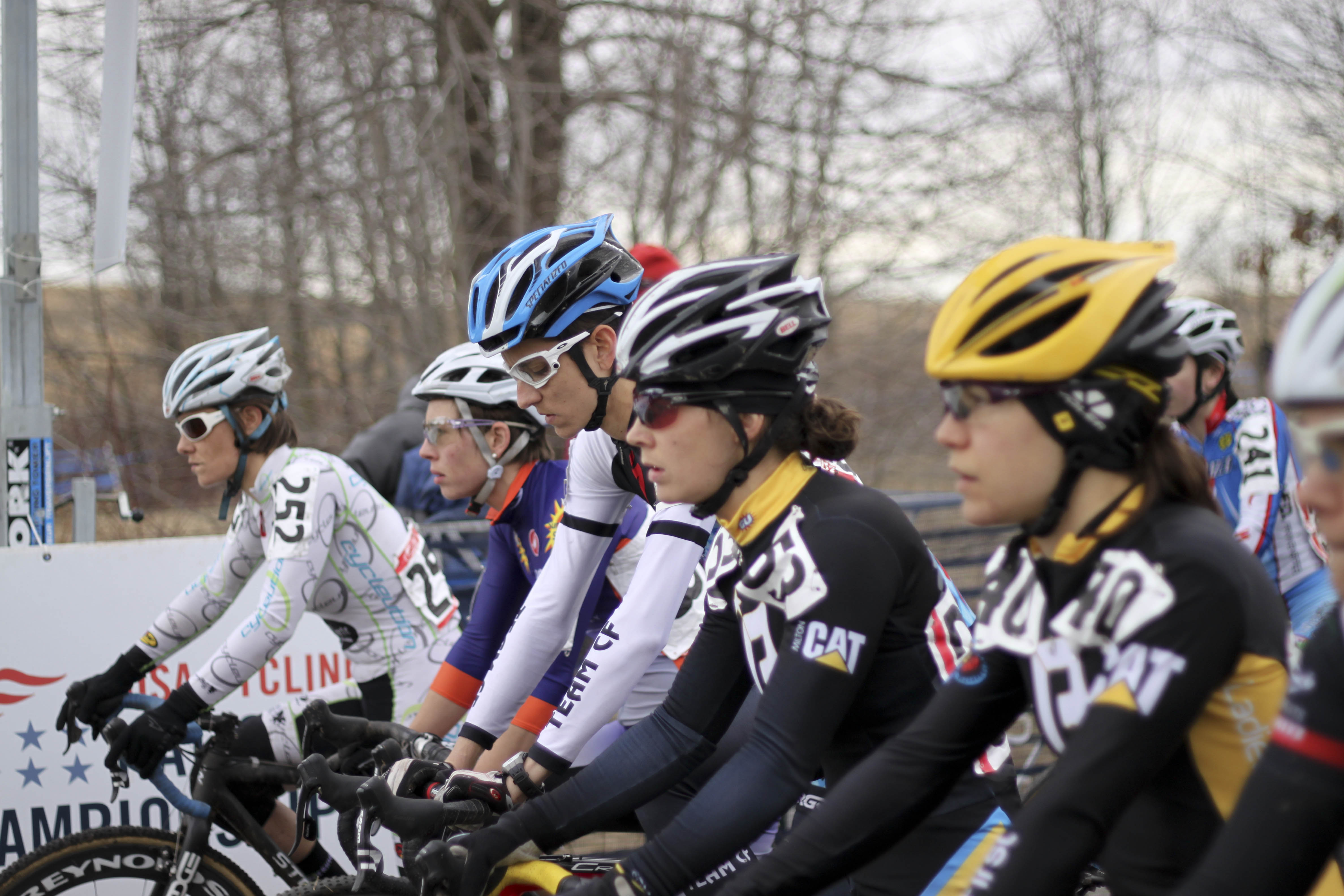 Anna Dingman, in the background, went on to finish 10th.. © Cyclocross Magazine