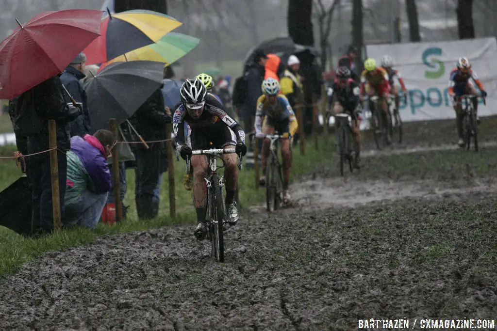 Sanne Cant leads the charge © Bart Hazen