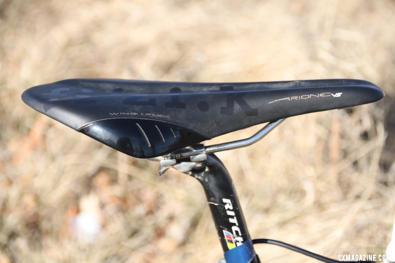 A Fizik Arione pairs with a Ritchey WCS aluminum seatpost with setback © Cyclocross Magazine