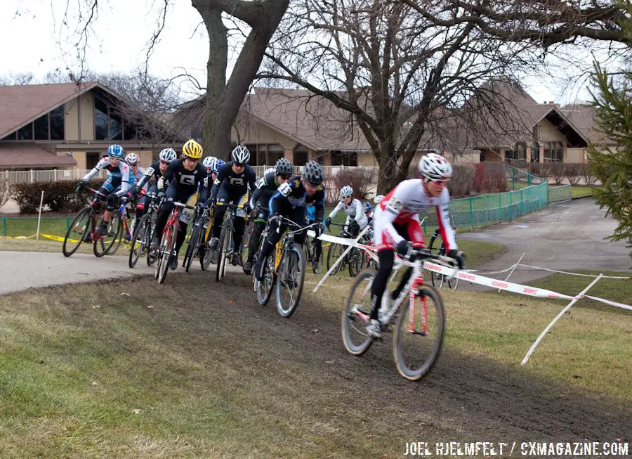 Susan Butler leads the field on the first lap. © Joel Hjelmfelt