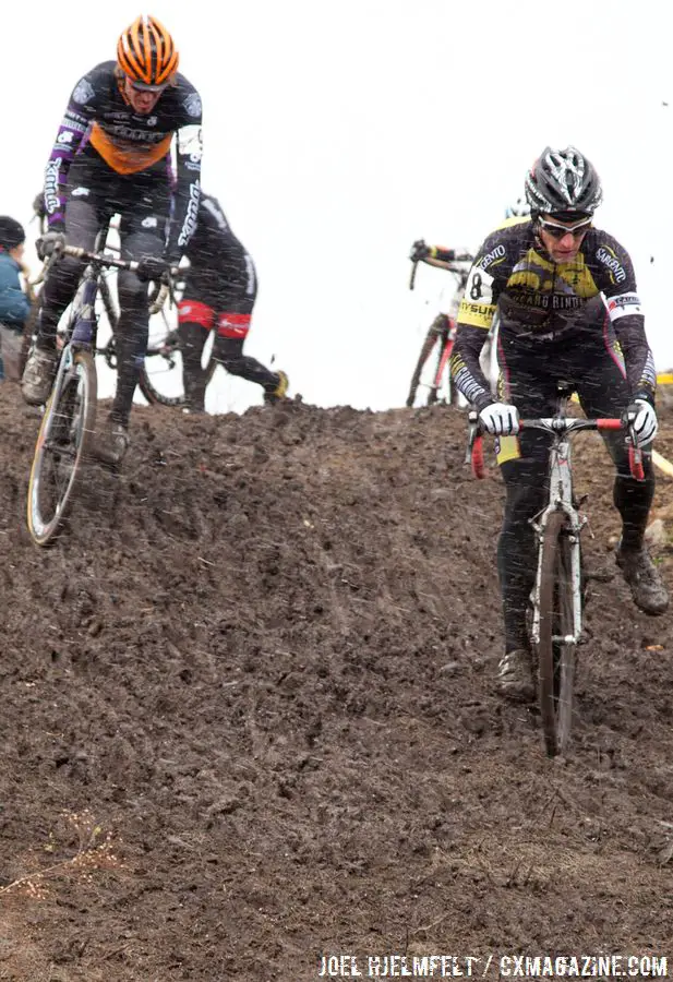 Brian Matter leads Barry Wicks as the snow begins on day 2  © Joel Hjelmfelt