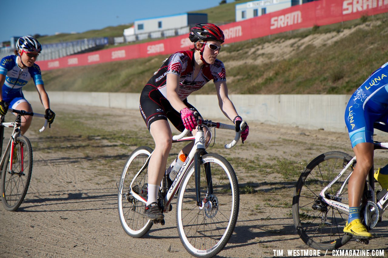 Kari Studley (Redline) on her disc-equipped Redline, doing her best to keep up with Team Luna. ©Tim Westmore