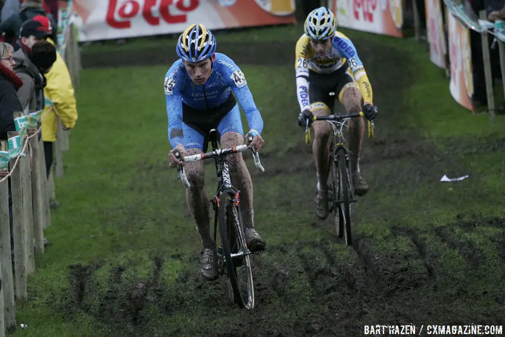 Mike Teunissen (Rabobank-Giant) leads Wout van Aert (Telenet-Fidea) © Bart Hazen