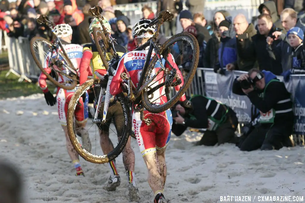 Vantornout took advantage of his long legs in the sand © Bart Hazen