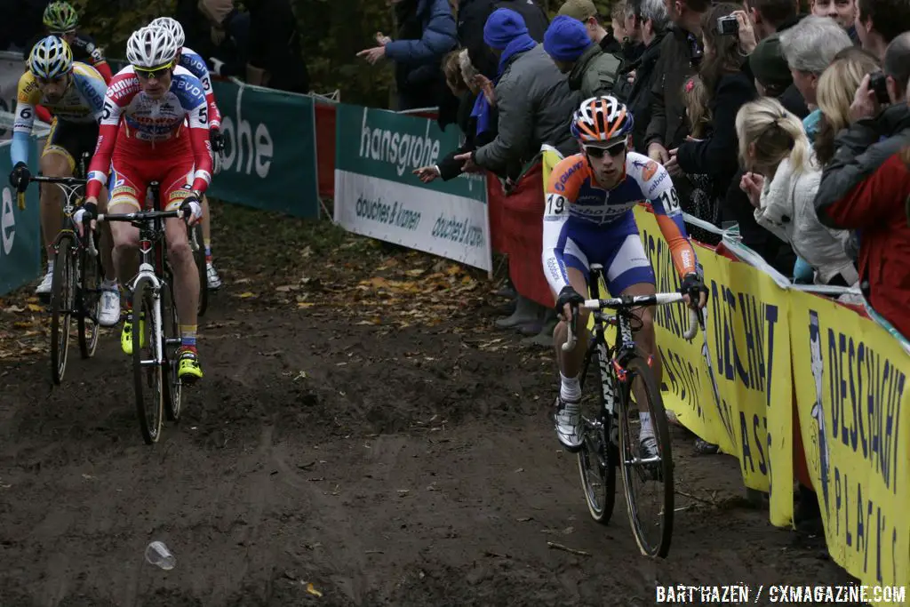 Lars van der Haar leading the bunch © Bart Hazen