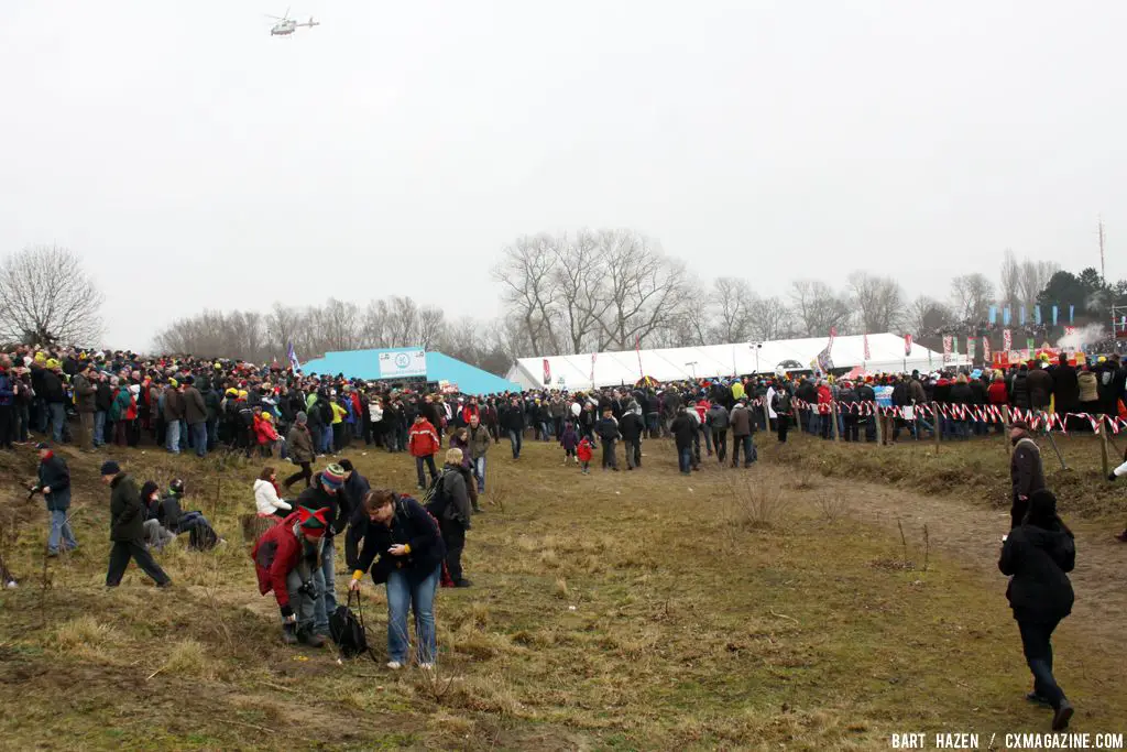 over 60.000 people came to watch the race © Bart Hazen