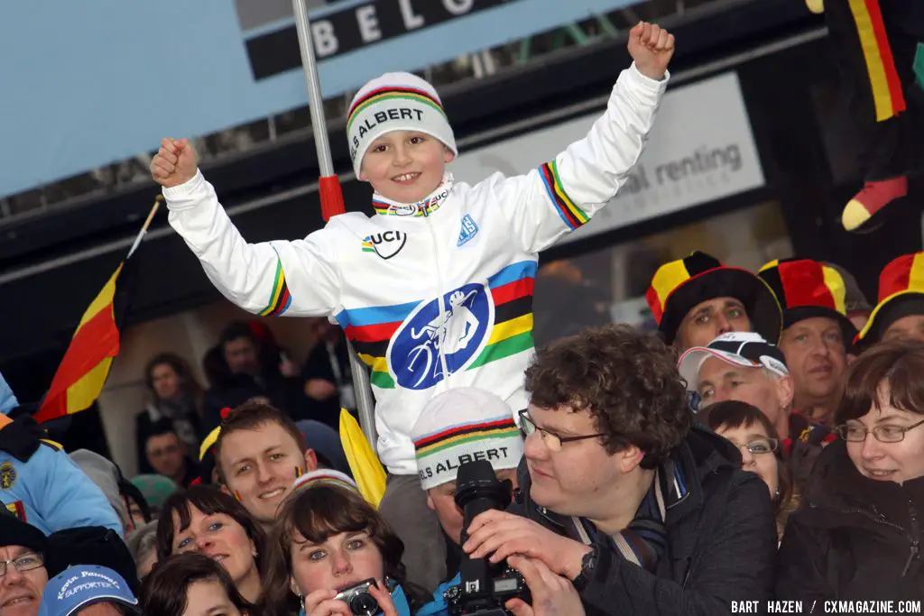 A young Niels Albert fan delighted with the win of his idol © Bart Hazen