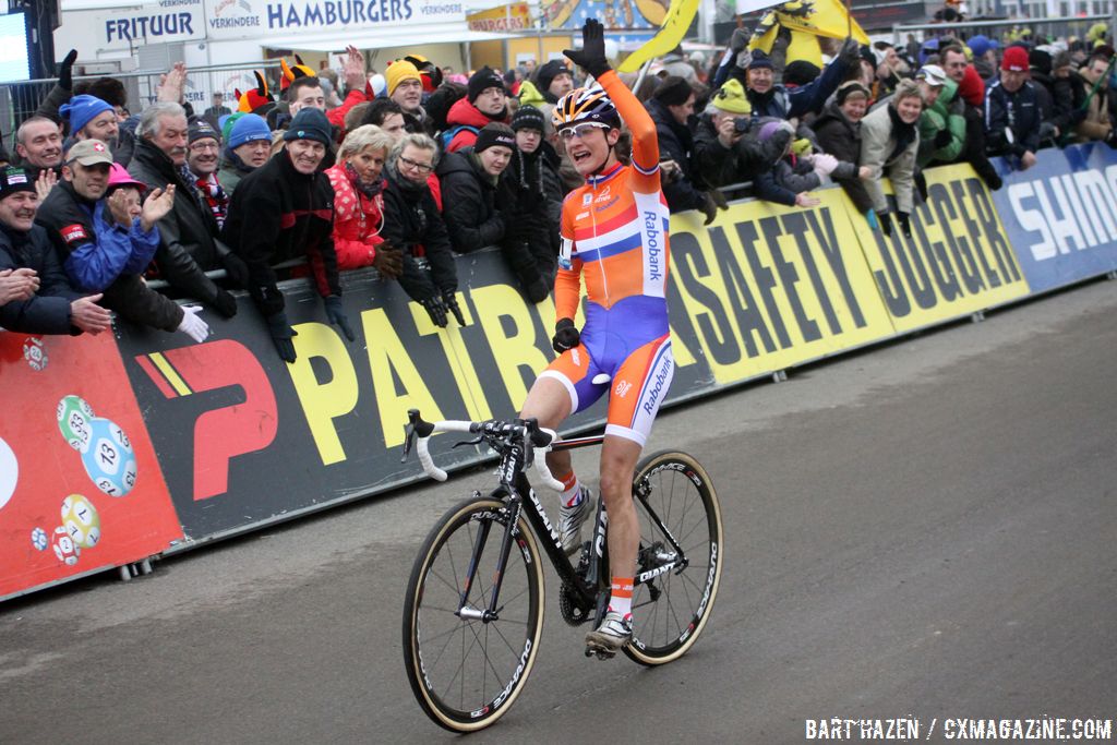 For Vos it is the 5th world title in her career © Bart Hazen