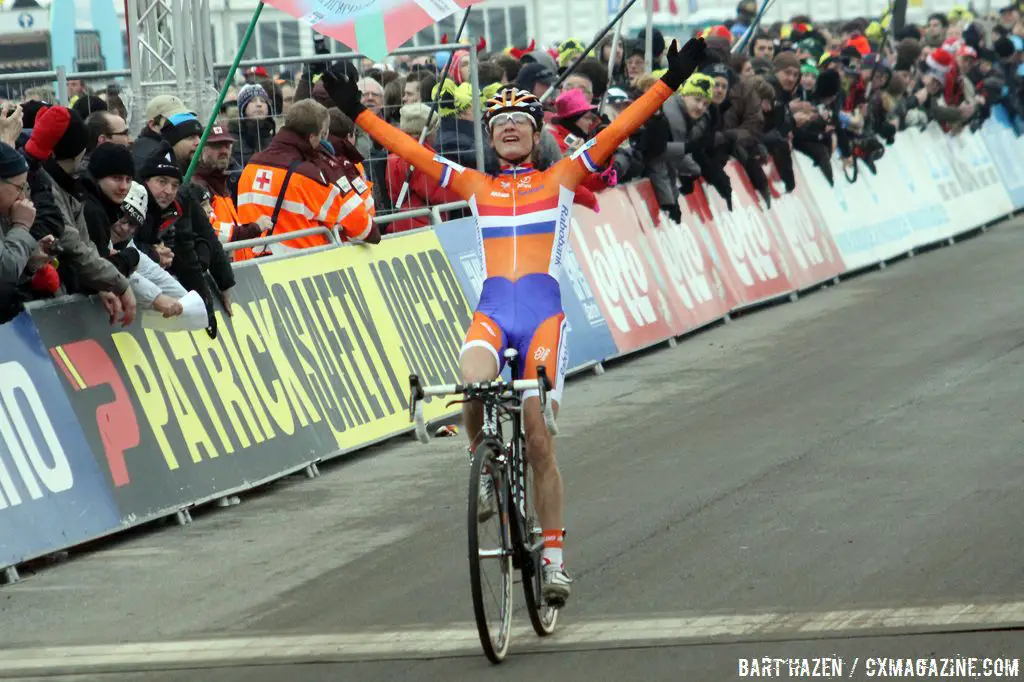 Vos soloed to another impressive win © Bart Hazen