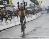 Sven Nys takes the win © Bart Hazen