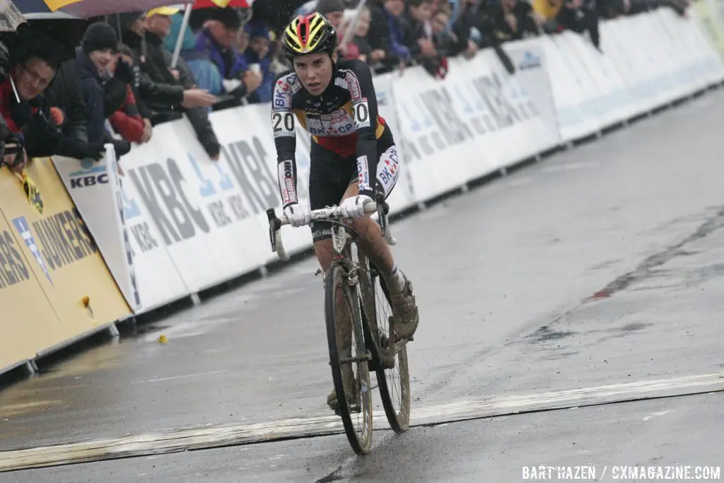 Sanne Cant overcame early crashes to finish third © Bart Hazen