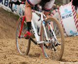 Katie Compton in the sand © Thomas van Bracht