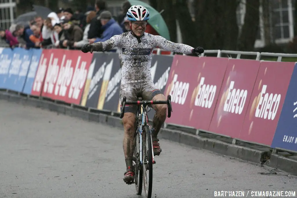 Katie Compton Enjoying her victory © Bart Hazen