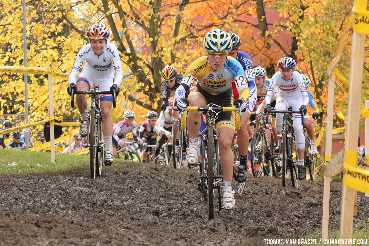 Fighting for the lead form the start of the race © Thomas van Bracht