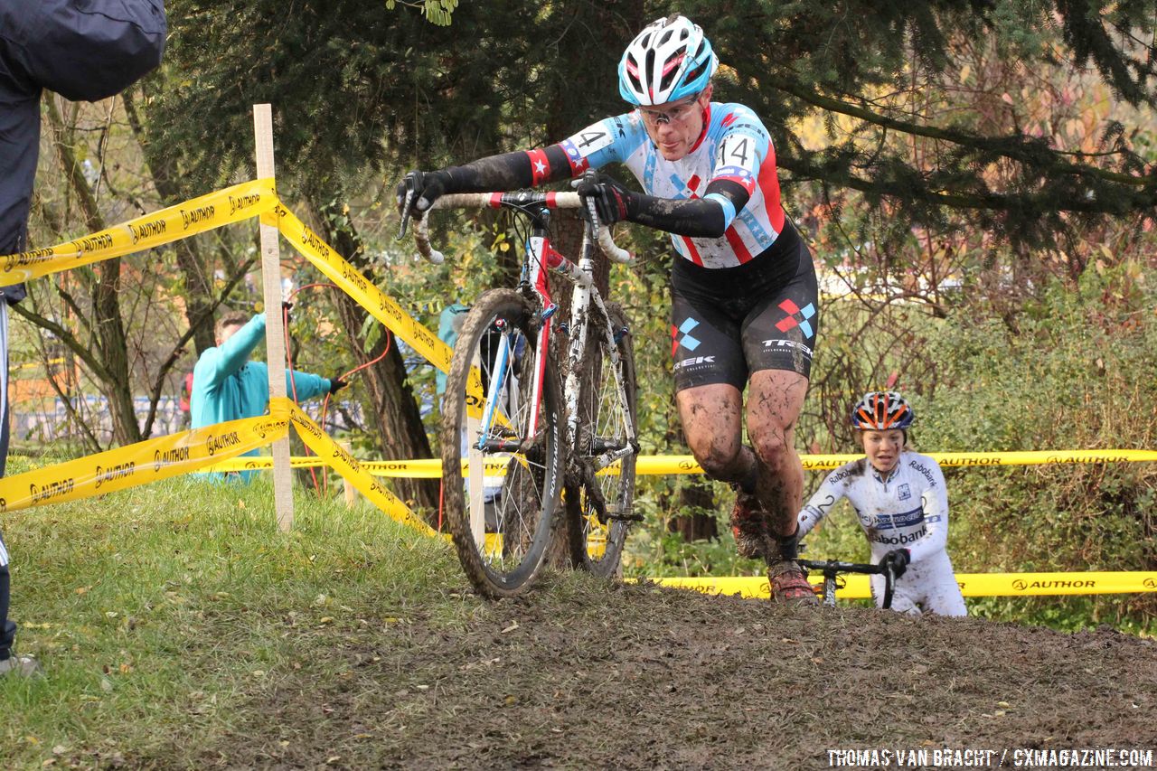 Katie Compton fought herselfs back to the lead fof the race © Thomas van Bracht