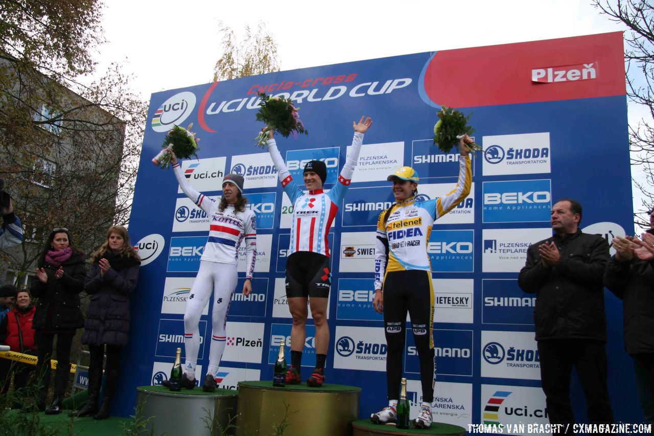 The podium: Katie Compton, Helen Wyman, Nikki Harris © Thomas van Bracht