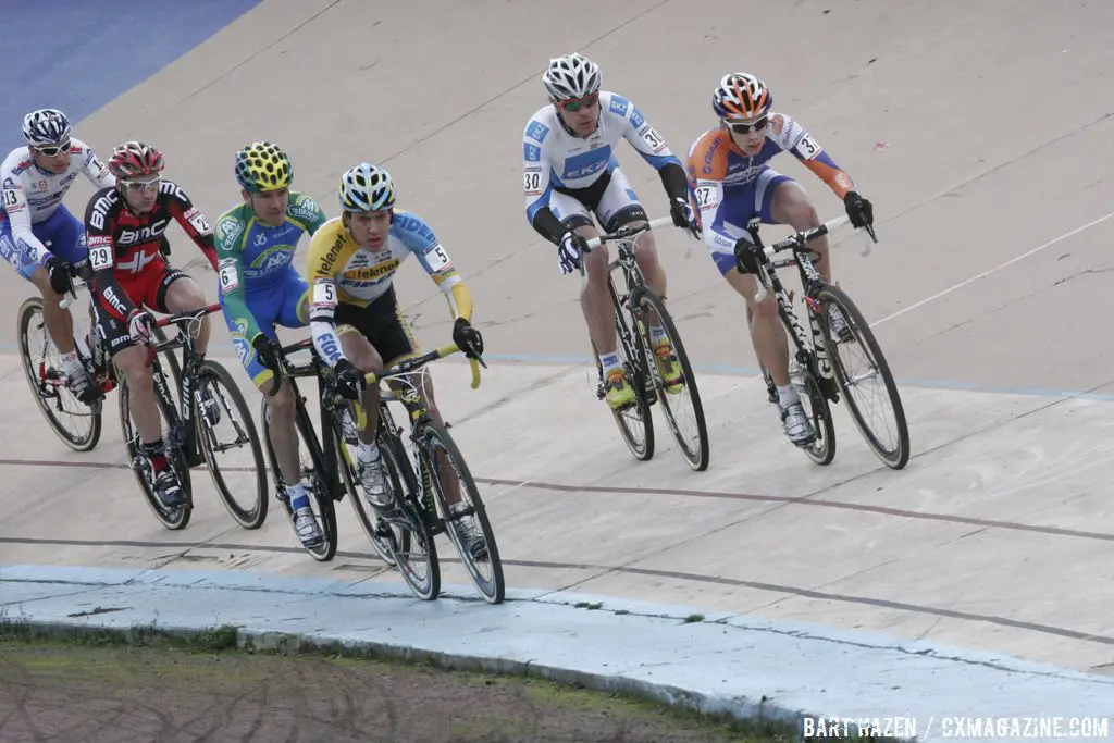 The men on the velodrome © Bart Hazen