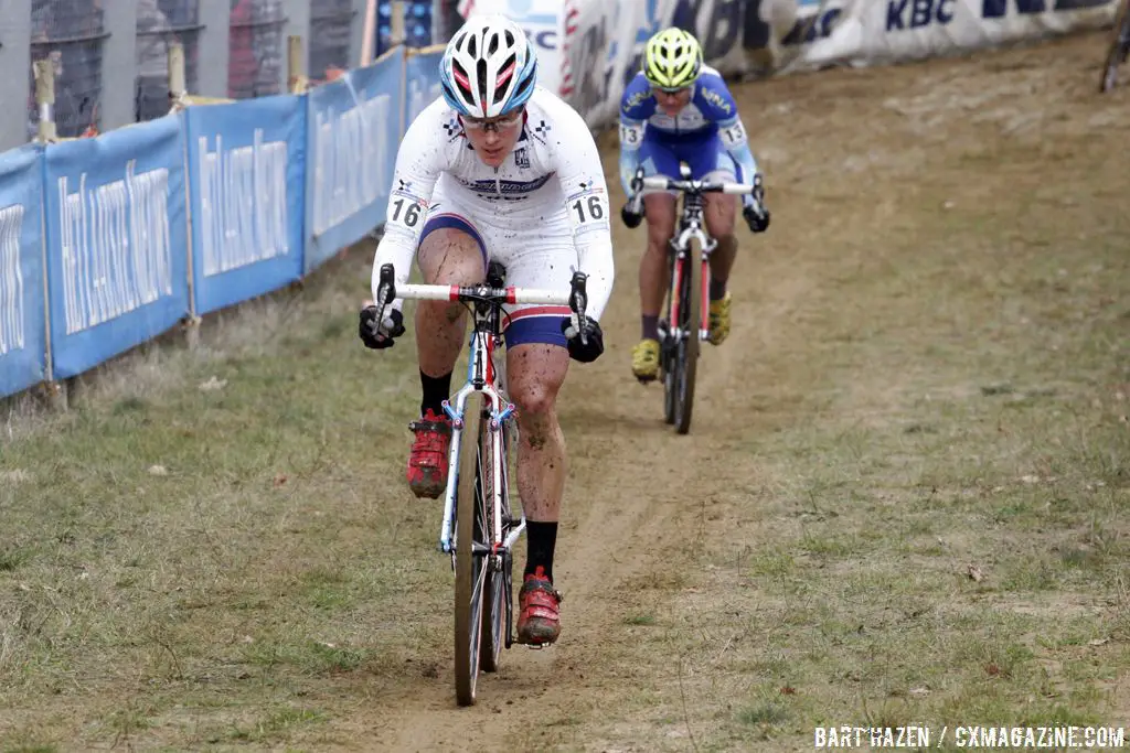 Katie Compton leads Katerina Nash © Bart Hazen