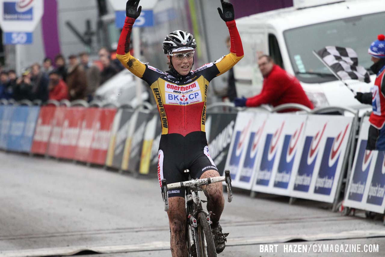 Sanne Cant (Enertherm-BKCP) was the winner at the Essen edition of the 2013 Bpost bank trofee. © Bart Hazen / Cyclocross Magazine