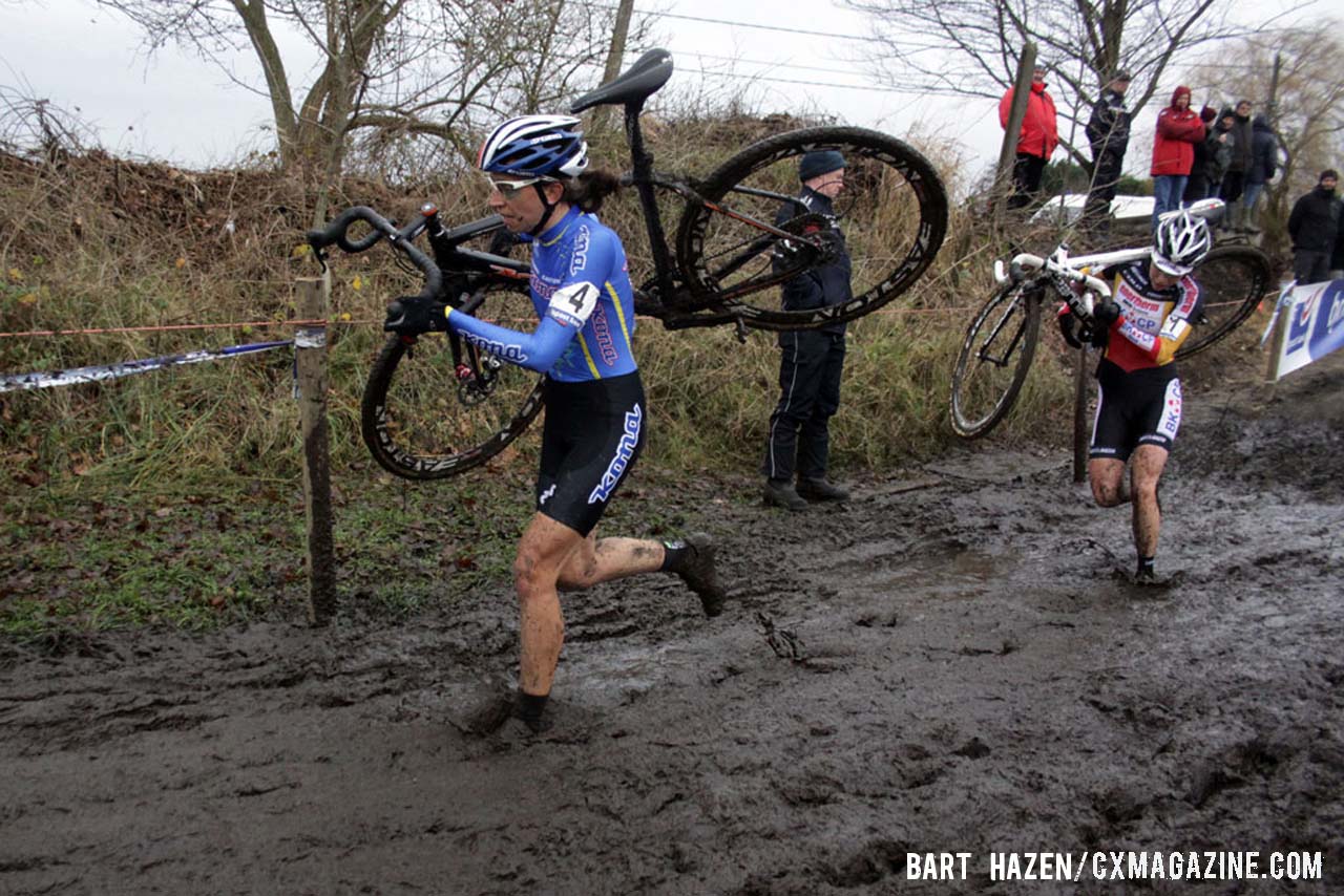 Helen Wyman and Sanne Cant battling for first place. © Bart Hazen / Cyclocross Magazine