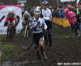 Sven Nys ( Crelan-KDL) running the course. © Bart Hazen / Cyclocross Magazine