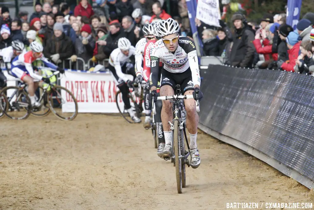 Niels Albert leads the group before breaking off on his own © Bart Hazen