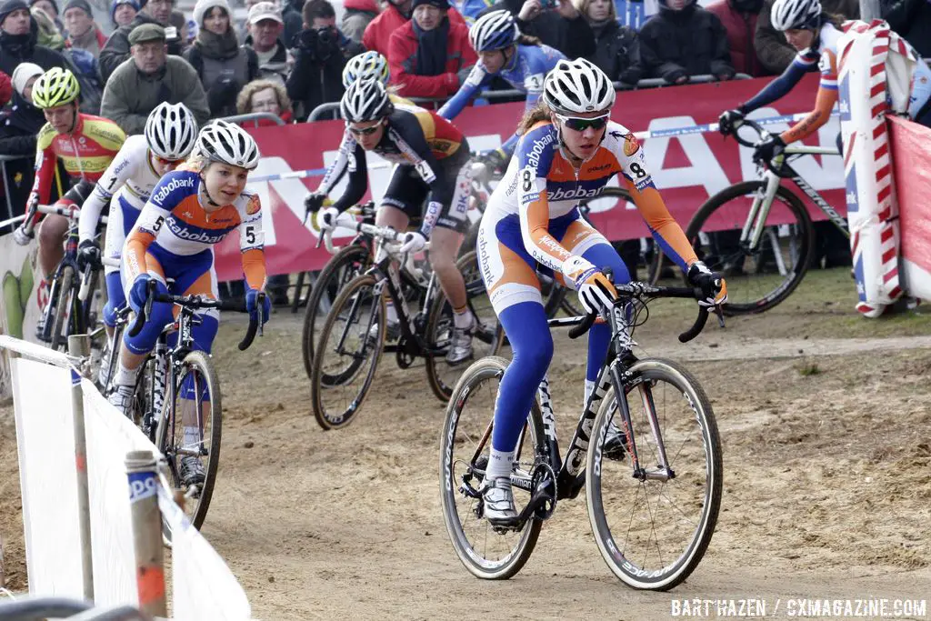 Sabrina Stultiens leads teammate Sanne van Paassen  © Bart Hazen