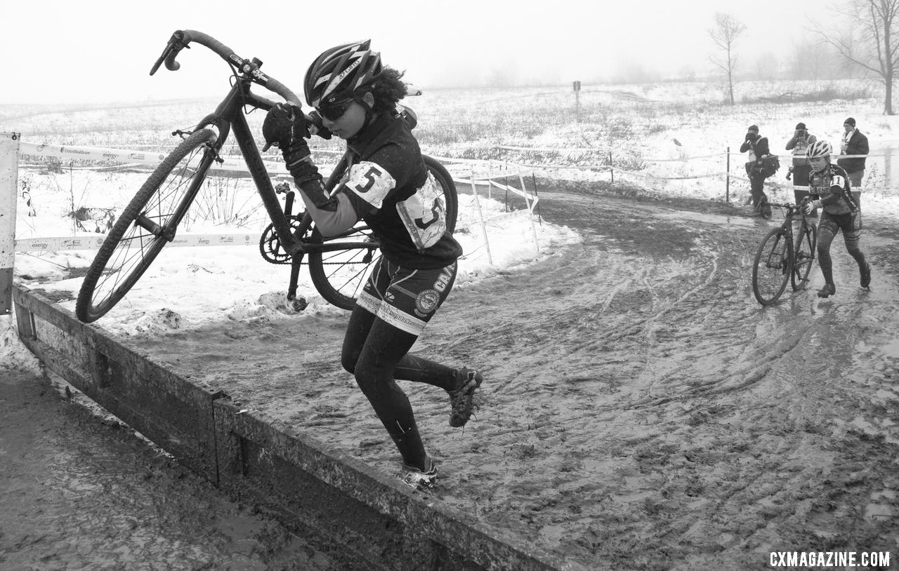 Courtney Comer uncorked a huge sprint to win by a comfortable margin and take the Junior Women 13-14 title. © Cyclocross Magazine