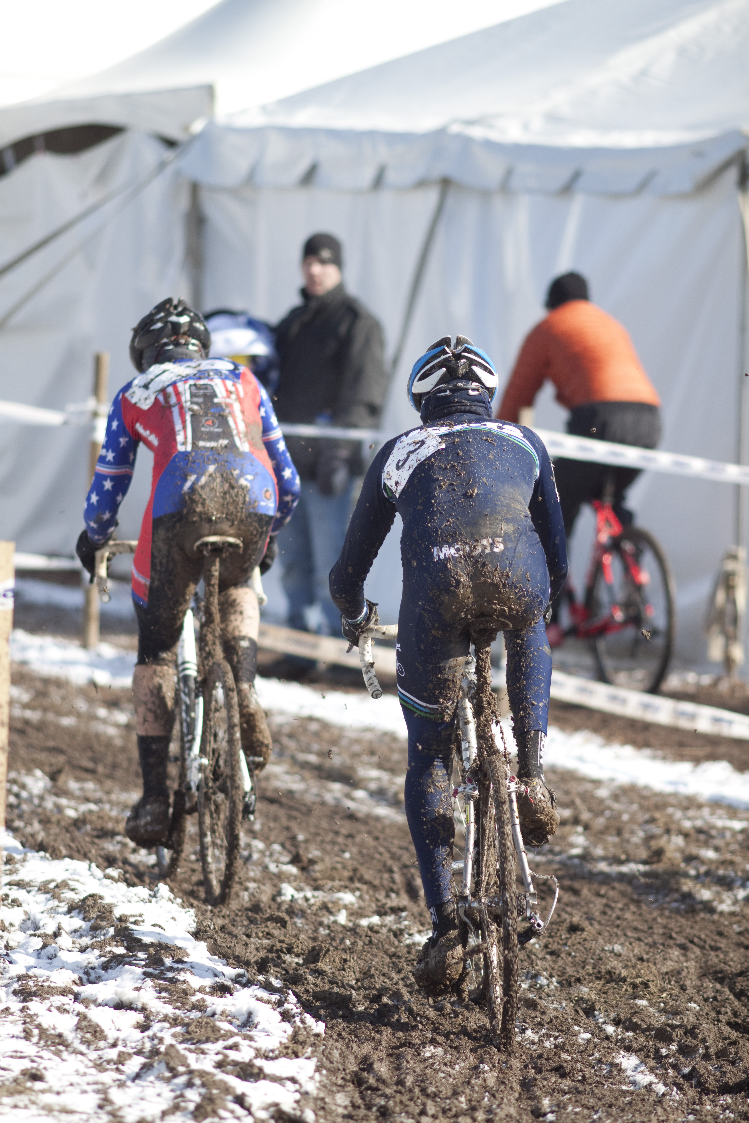 Myrah wasn\'t alone and the chase was on at 2013 Cyclocross World Championships, Masters 45-49. © Cyclocross Magazine