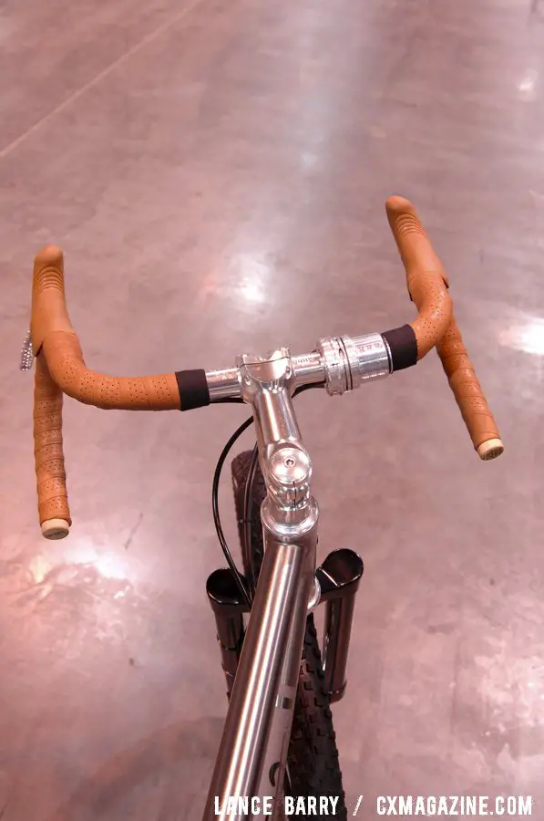 A twist shifter controls the Rohloff internally geared hub.  © Lance Barry / Cyclocross Magazine
