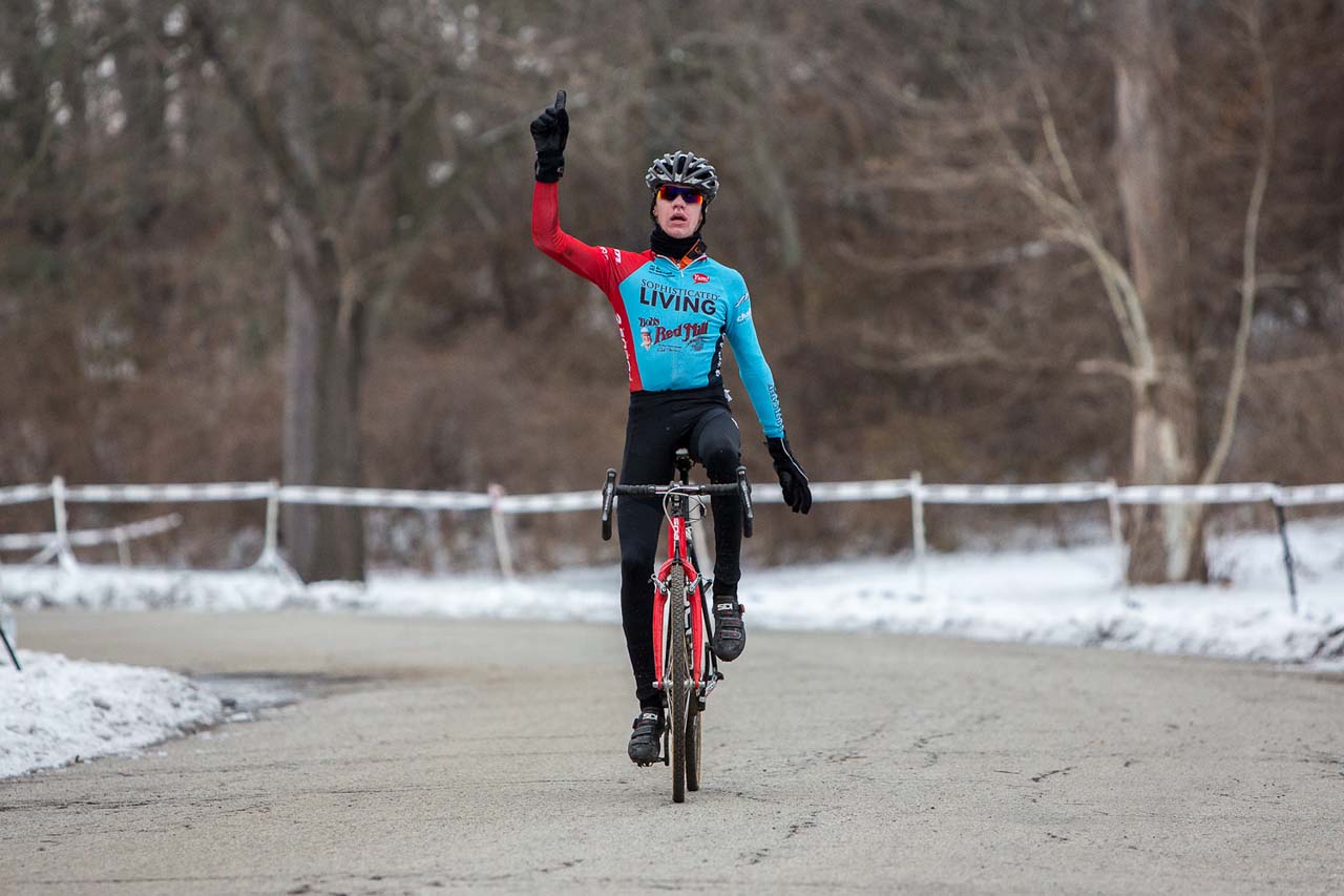 Petrov takes the win. © Kent Baumgardt