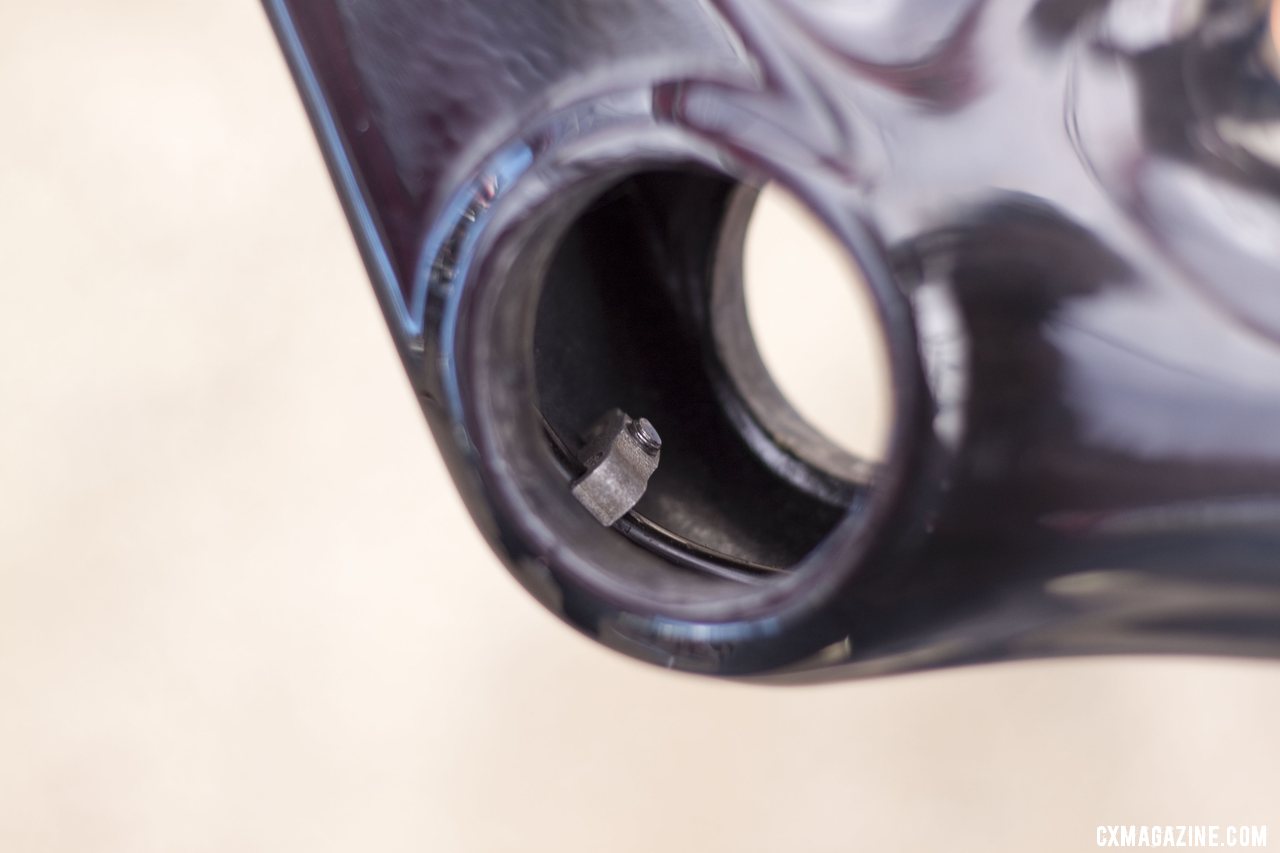 Internal cable routing bottom bracket hotsell