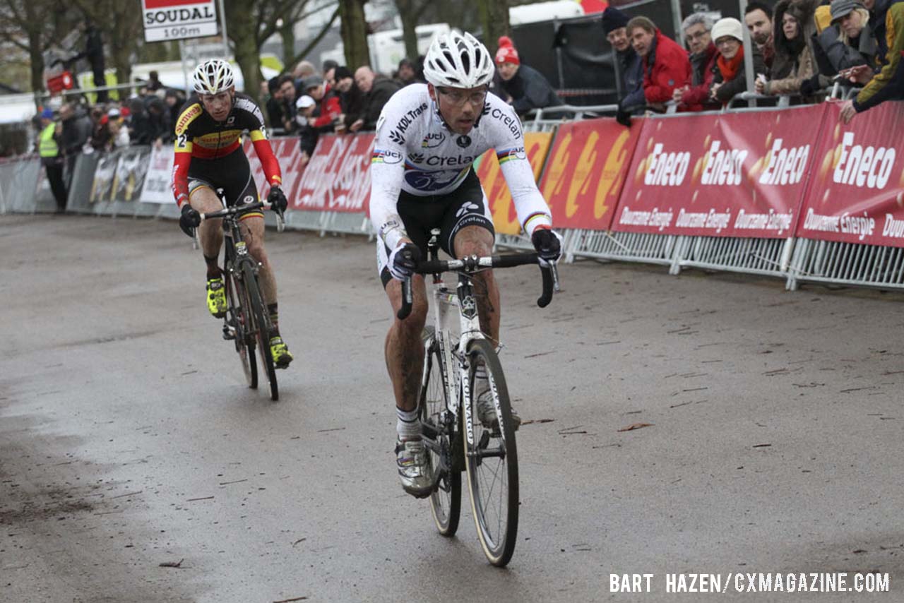 Sven Nys (Crelan–KDL) leading Klaas Vantornout ( Sunweb-Napoleon Games) on the pavement. © Bart Hazen