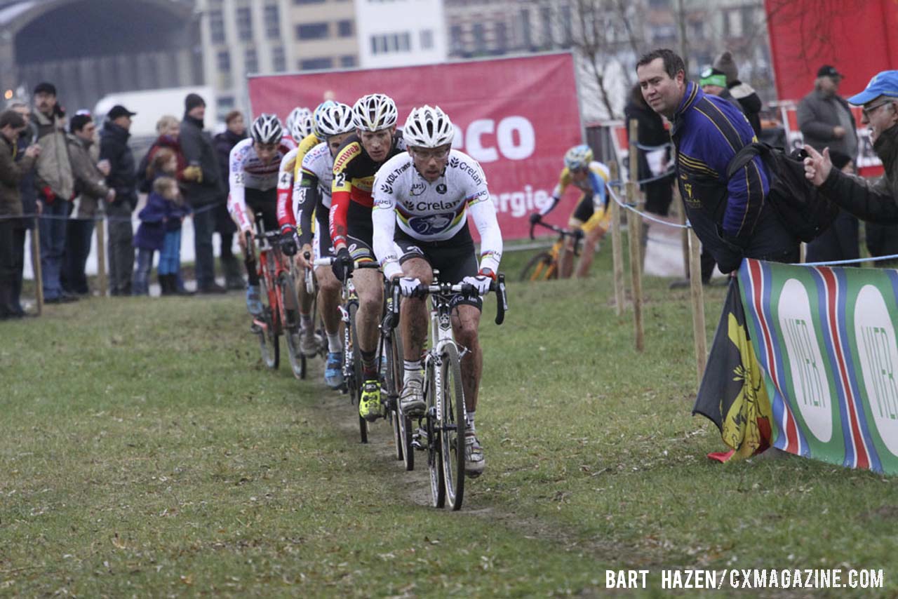 Sven Nys (Crelan–KDL) leading the field. © Bart Hazen