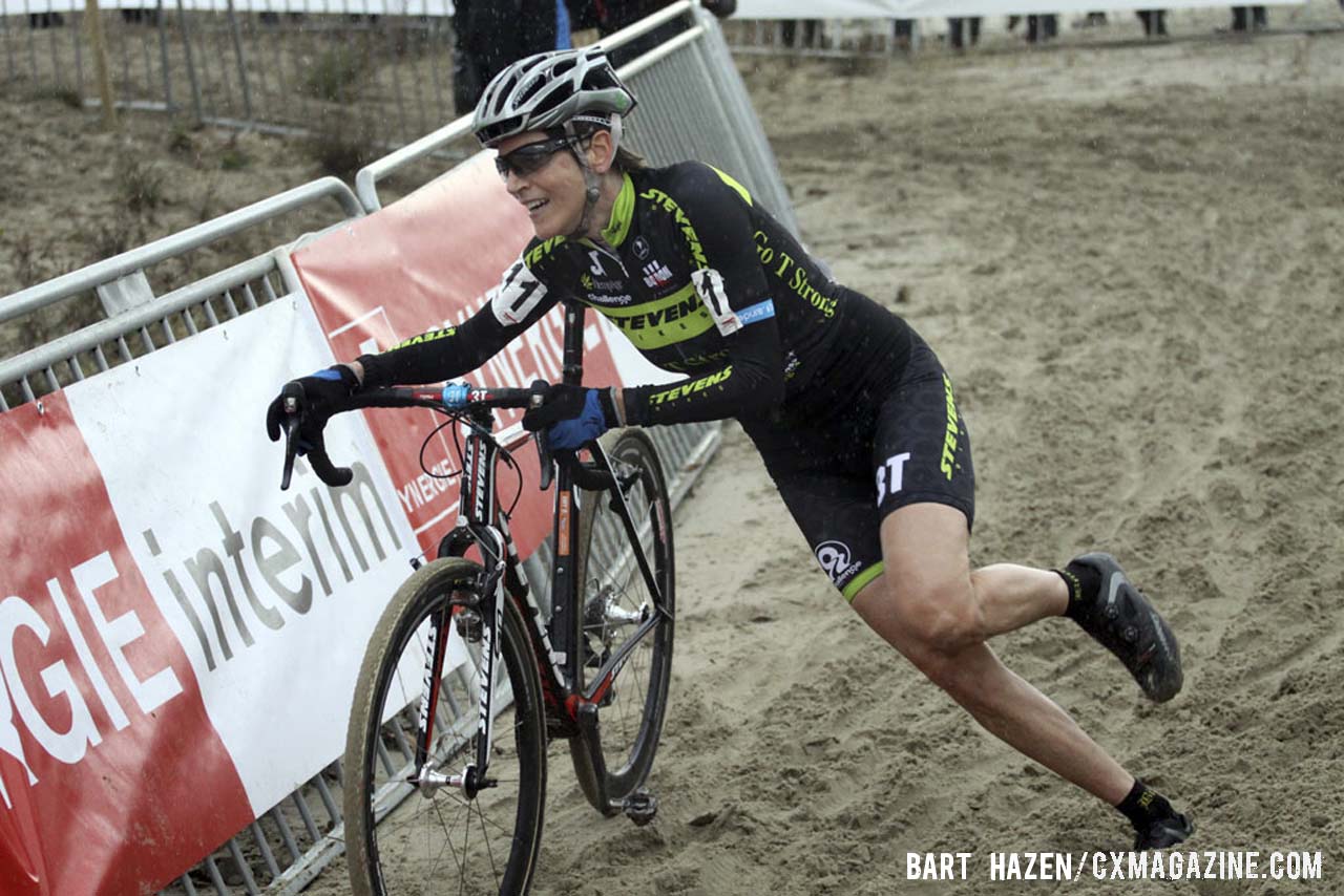 Christine Vardaros (Team Stevens) running the sand. © Bart Hazen