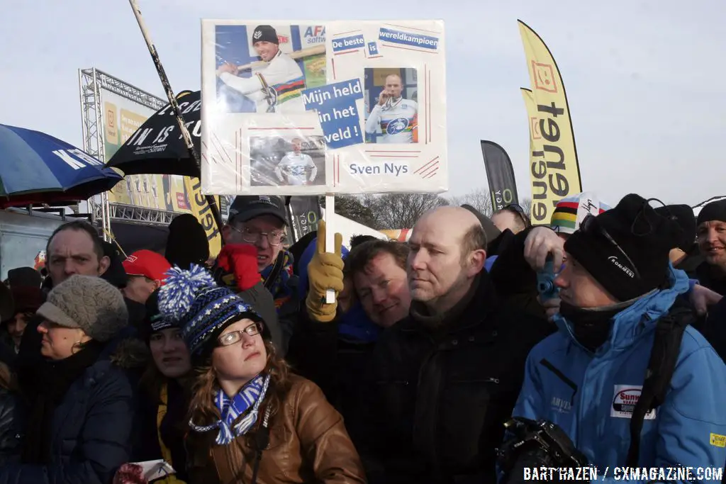 The fans came to cheer the new World Champion © Bart Hazen