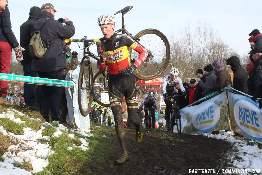 Klaas Vantornout opting to run the climb © Bart Hazen