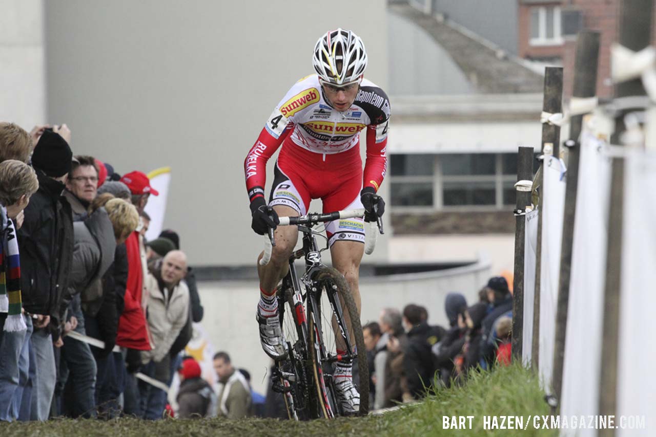 vin Pauwels (Sunweb-Napoleon Games) pushes up and incline. © Bart Hazen